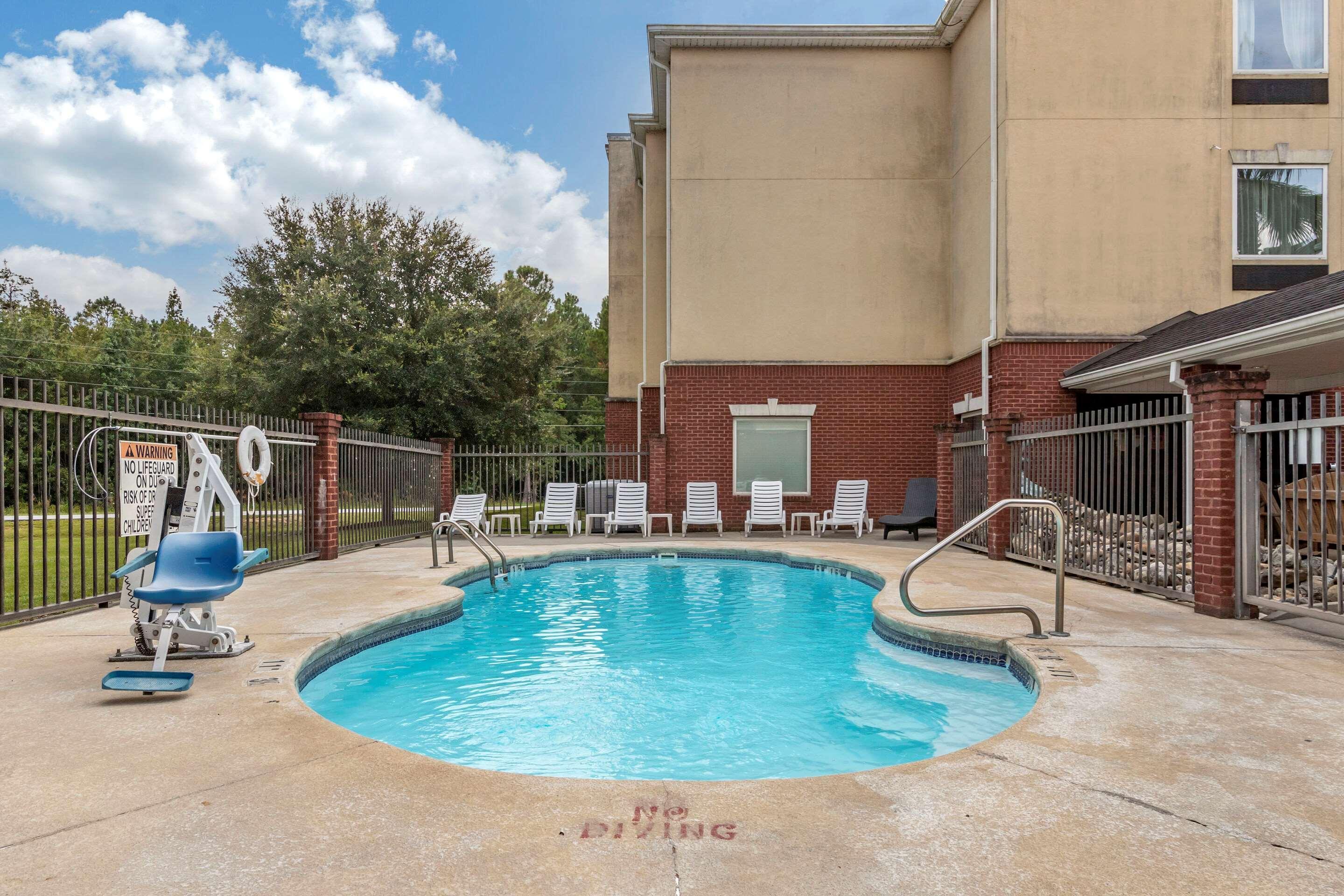 Comfort Inn & Suites Statesboro - University Area Exterior photo